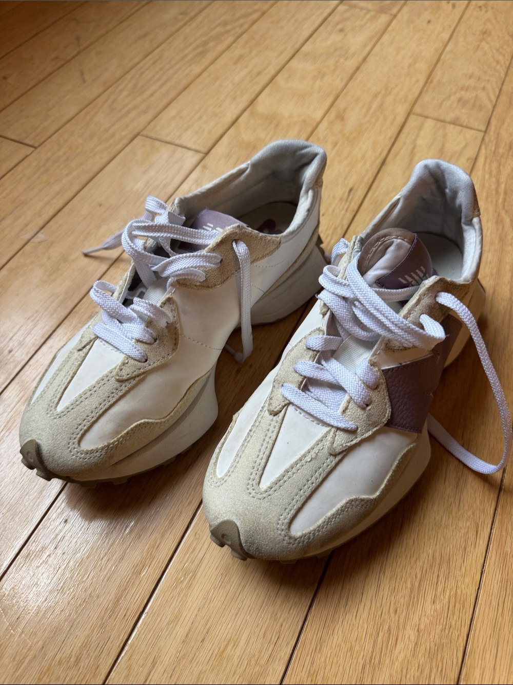New Balance 327 Women’s Sneakers